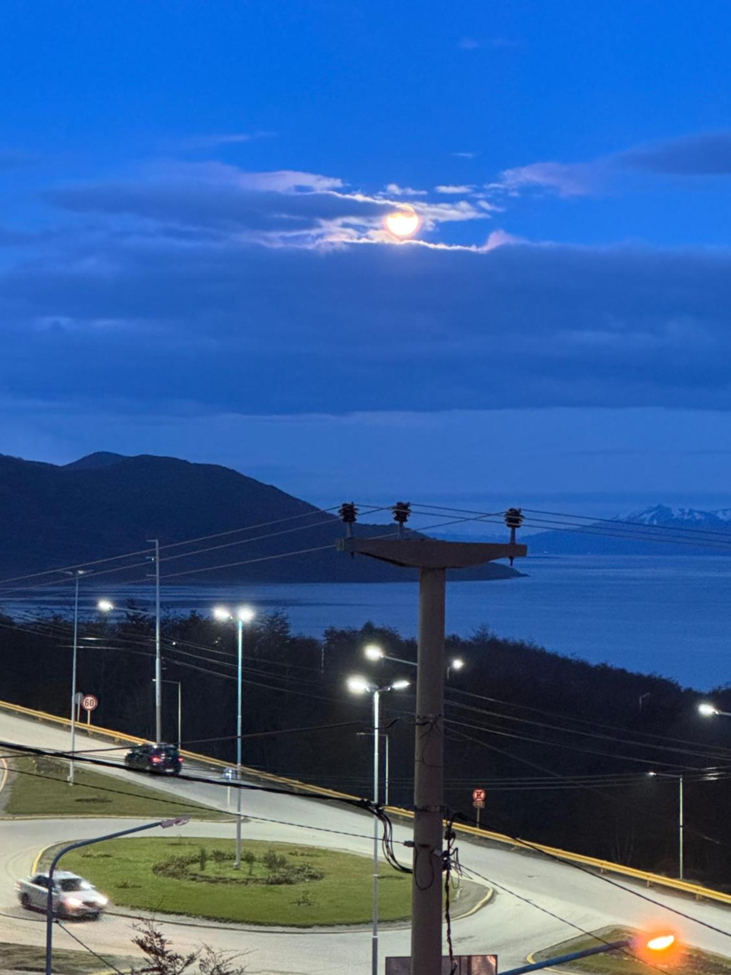 Mirando Al Canal Ushuaia