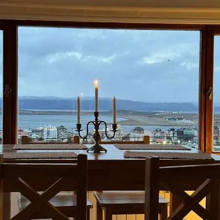 Mirando al canal Ushuaia Exterior foto